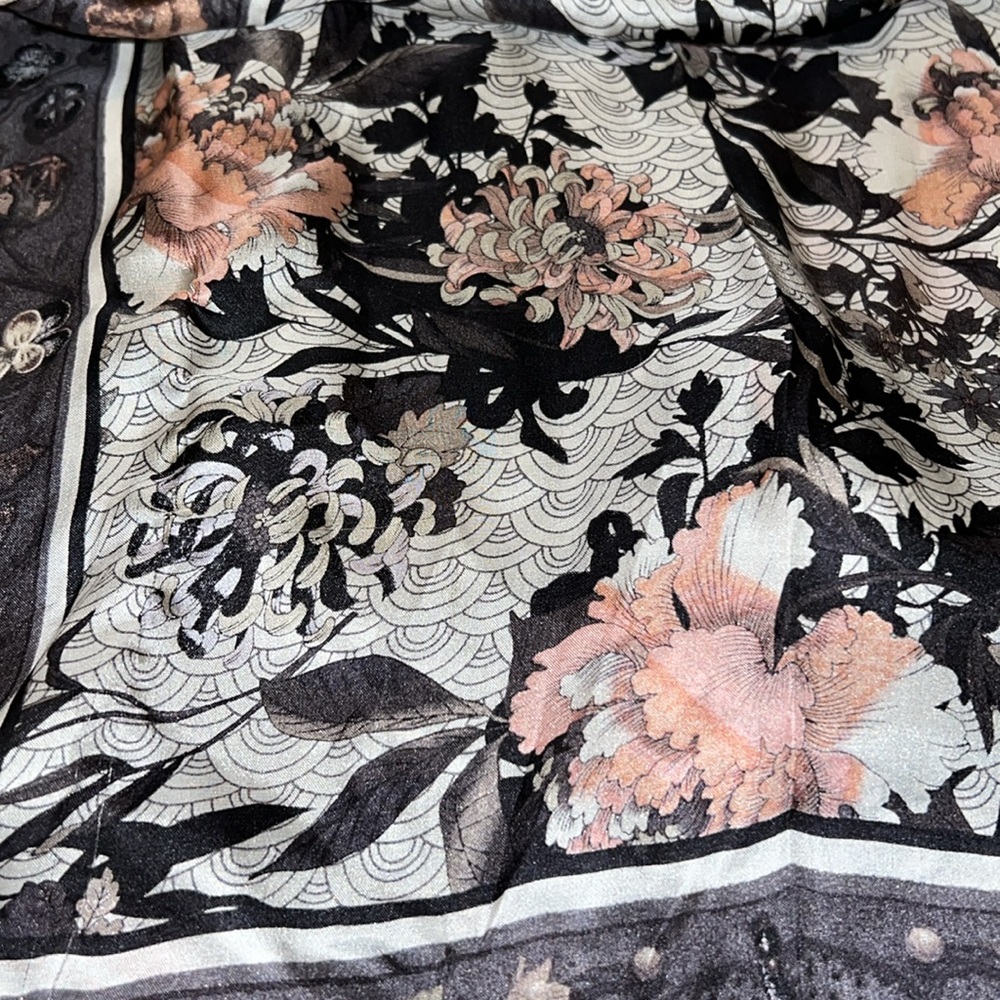 Vince Camuto NWT 100% silk oblong scarf 72” x 16” - Picture 4 of 6